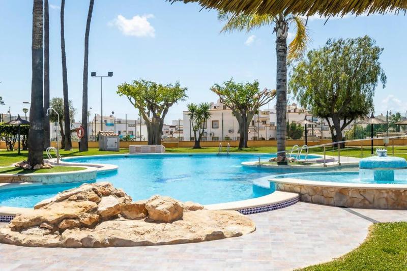 Bungalow Pink Al andalus - image 32