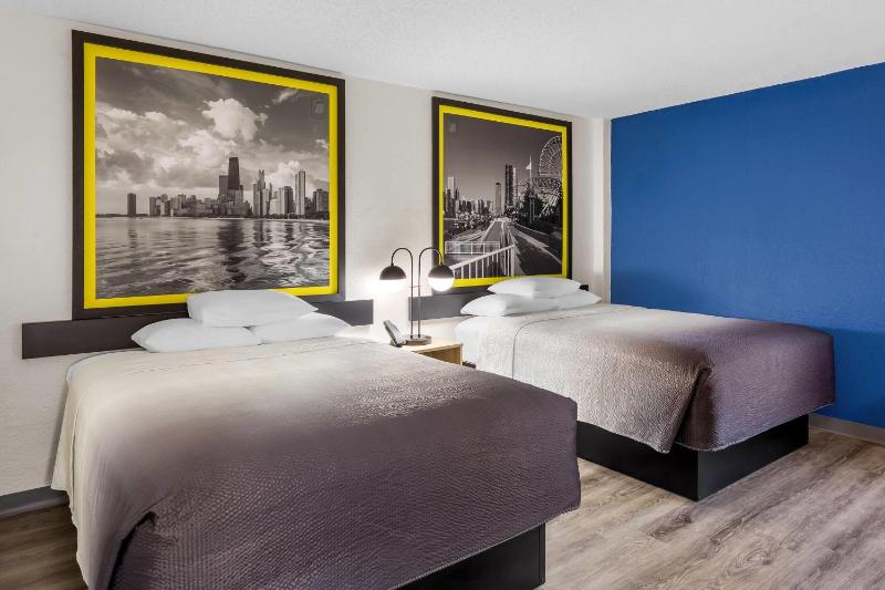 Super 8 by Wyndham Chicago IL - image 7