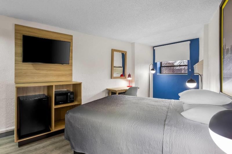 Super 8 by Wyndham Chicago IL - image 16