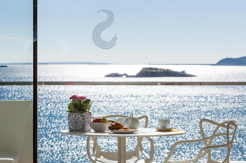 Studio Apartment with Sea View image 1