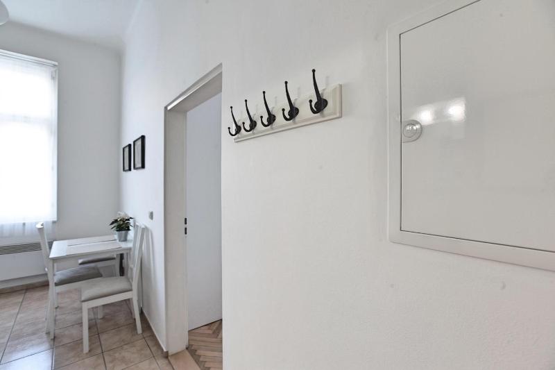 One-Bedroom Apartment image 3