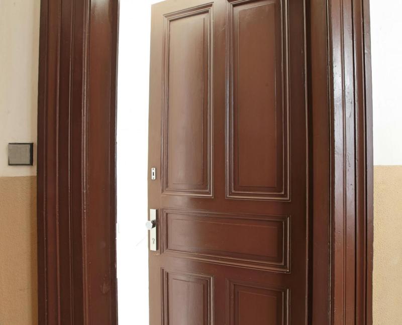 One-Bedroom Apartment image 2