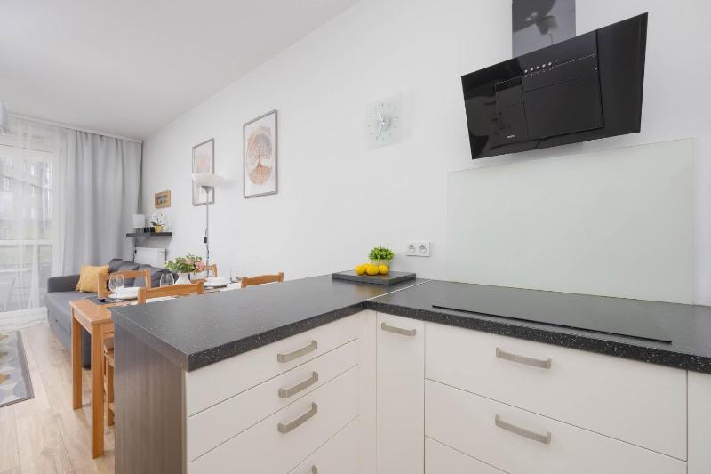 Modern Apartment in Warsaw with Parking and Balcony by Noclegi Renters - image 9