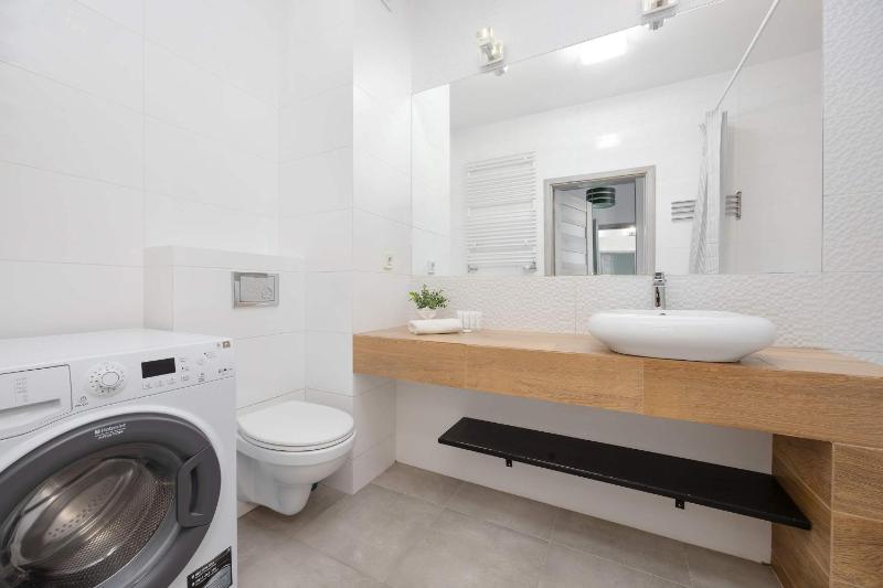 Modern Apartment in Warsaw with Parking and Balcony by Noclegi Renters - image 15