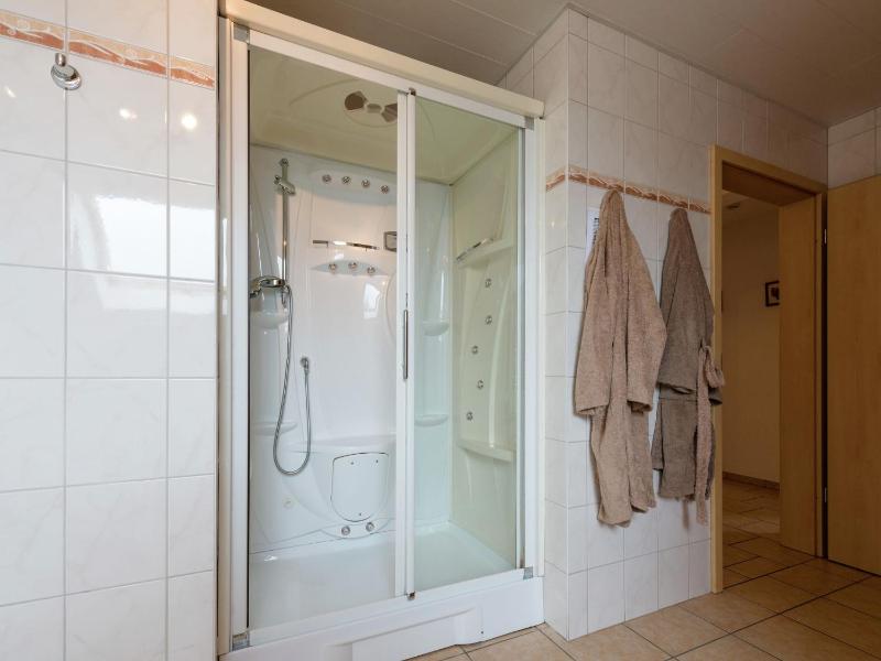 Nine-Bedroom Holiday Home image 4