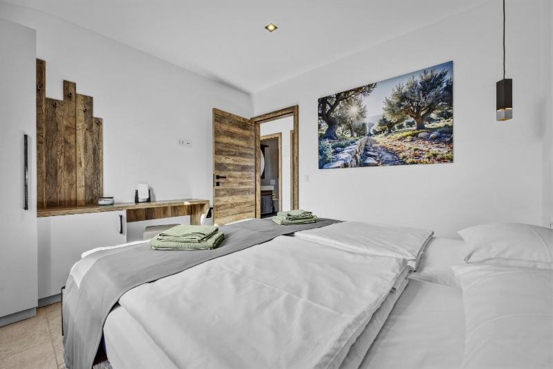 Oliva Serenity Pool Apartment - image 6