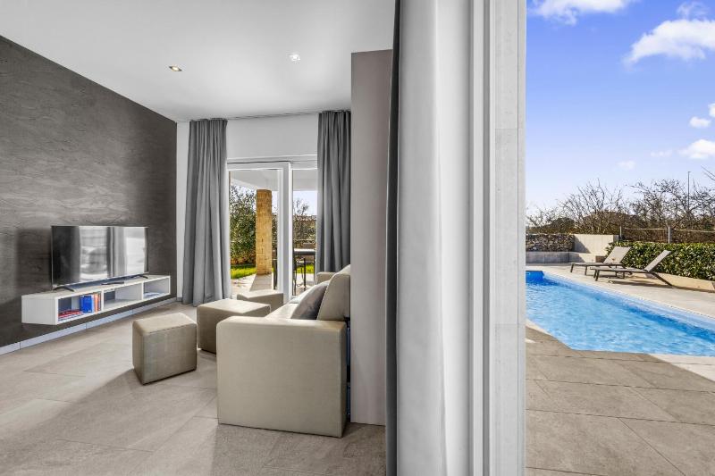 Oliva Serenity Pool Apartment - image 26