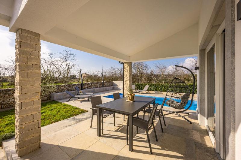 Oliva Serenity Pool Apartment - image 8