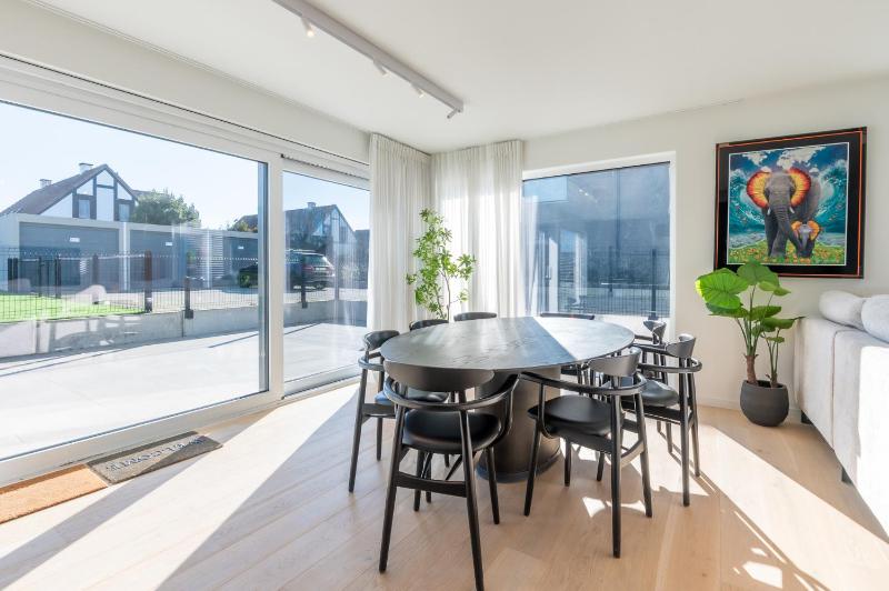 Luxury Apartment with 4 Rooms Pool and Modern Comfort - image 9