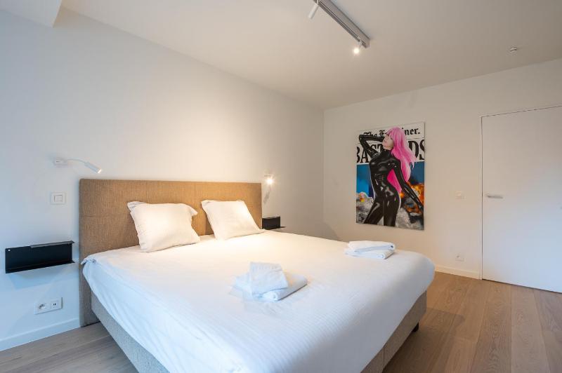 Luxury Apartment with 4 Rooms Pool and Modern Comfort - image 6