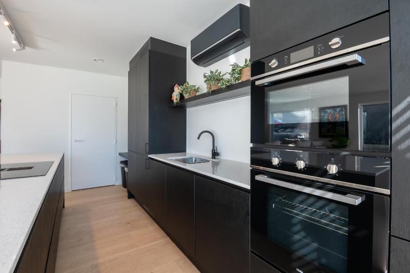 Luxury Apartment with 4 Rooms Pool and Modern Comfort - image 8