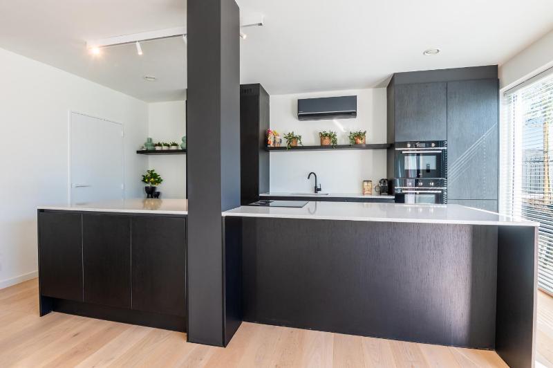 Luxury Apartment with 4 Rooms Pool and Modern Comfort - image 2