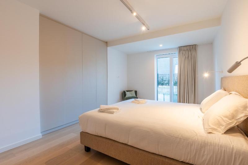 Luxury Apartment with 4 Rooms Pool and Modern Comfort - image 13