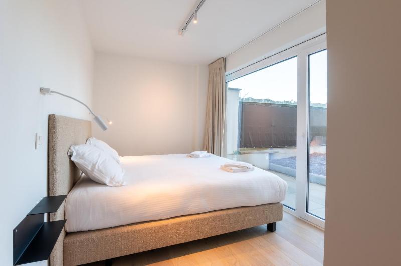 Luxury Apartment with 4 Rooms Pool and Modern Comfort - image 11