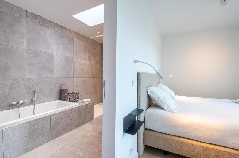 Luxury Apartment with 4 Rooms Pool and Modern Comfort - image 25