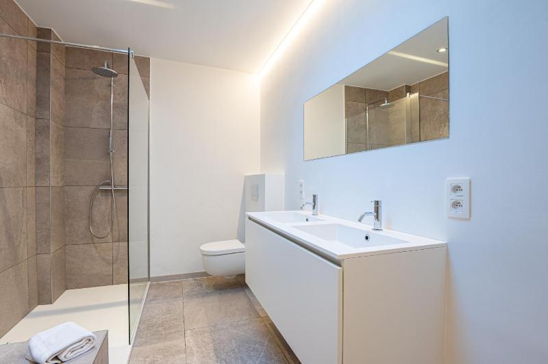 Luxury Apartment with 4 Rooms Pool and Modern Comfort - image 20