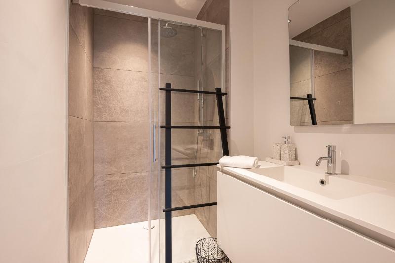 Luxury Apartment with 4 Rooms Pool and Modern Comfort - image 14
