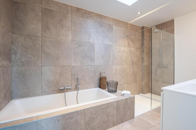 Luxury Apartment with 4 Rooms Pool and Modern Comfort - image 32