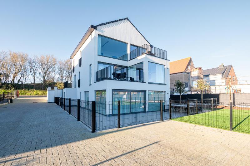 Luxury Apartment with 4 Rooms Pool and Modern Comfort - image 21