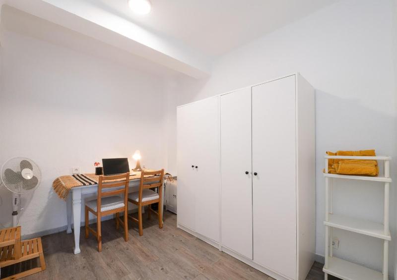 Cubo's Mendoza Seaview Malaga Apartment - image 9