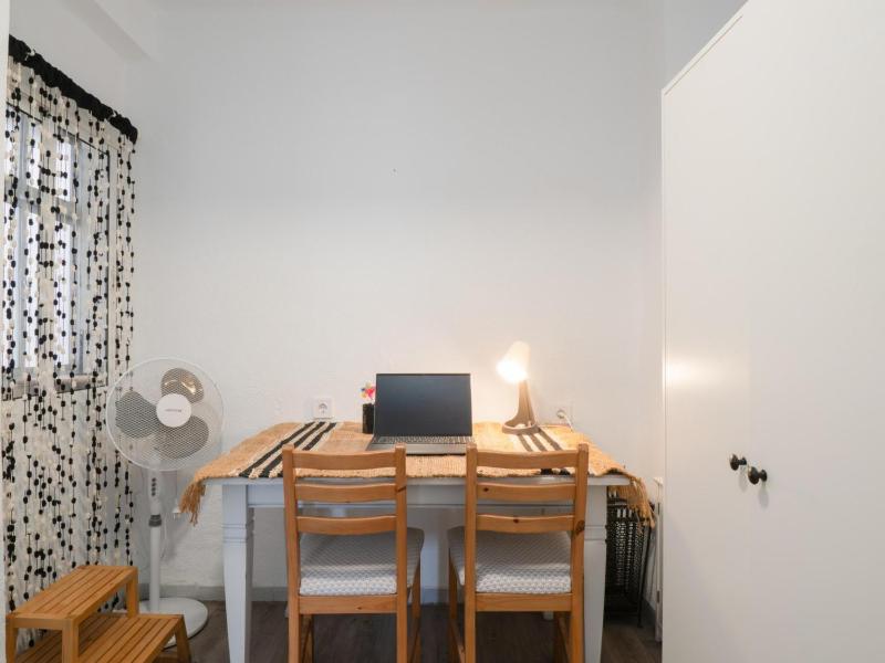 Cubo's Mendoza Seaview Malaga Apartment - image 14