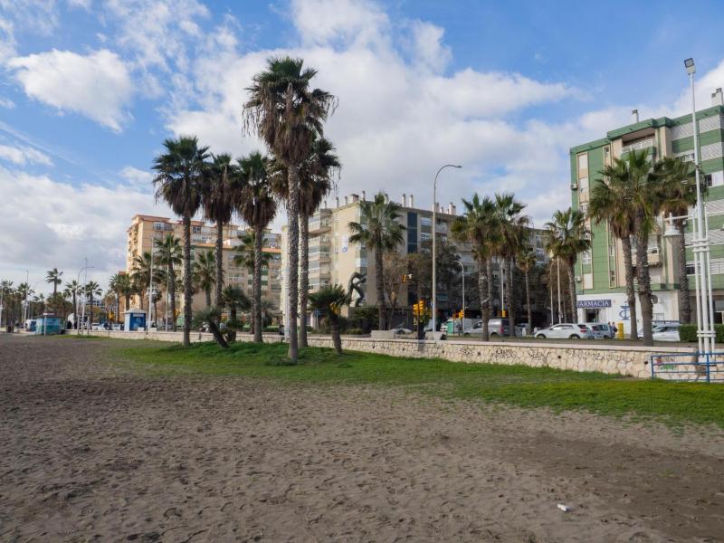 Cubo's Mendoza Seaview Malaga Apartment - image 6