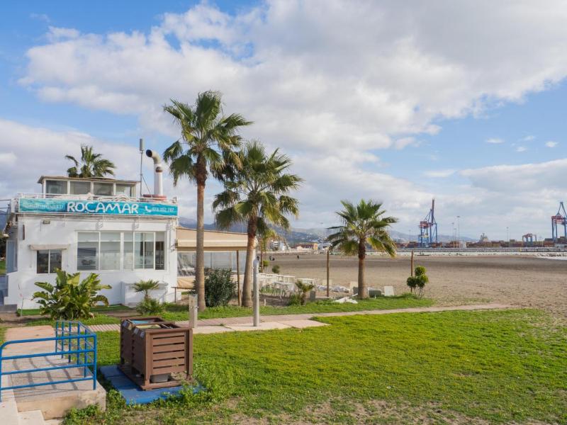 Cubo's Mendoza Seaview Malaga Apartment - image 13