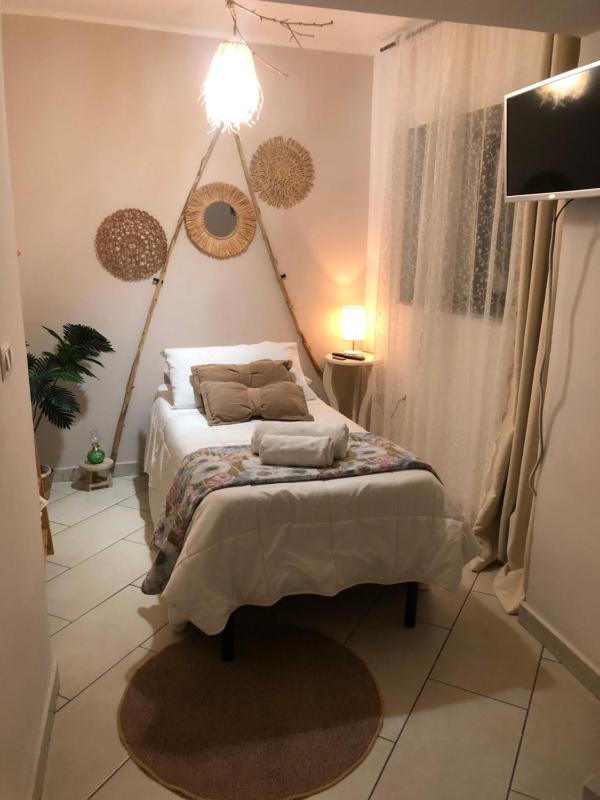 Nicaredda Guest Rooms - image 14