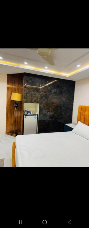Regency Crown Hotel - image 4