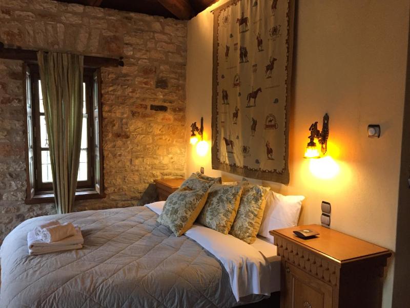 Deluxe Triple Room image 3