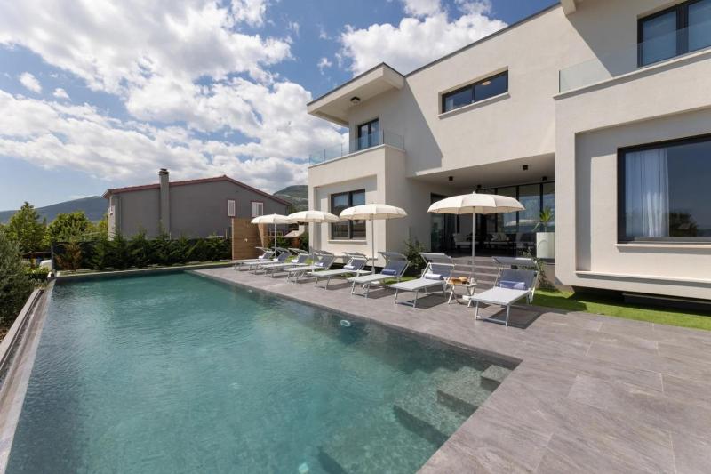 Luxury villa Doma Kastel Stari with heated pool - image 16
