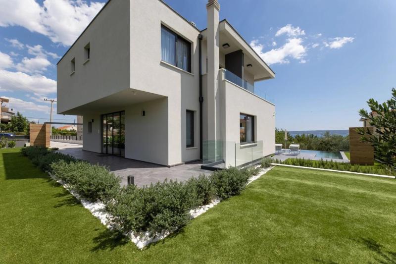 Luxury villa Doma Kastel Stari with heated pool - image 10