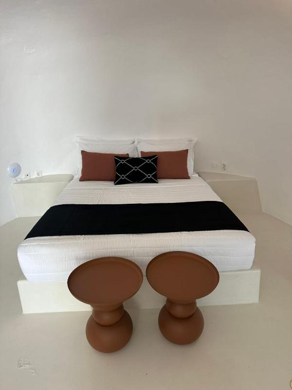 You and Me Suites Oia - image 31