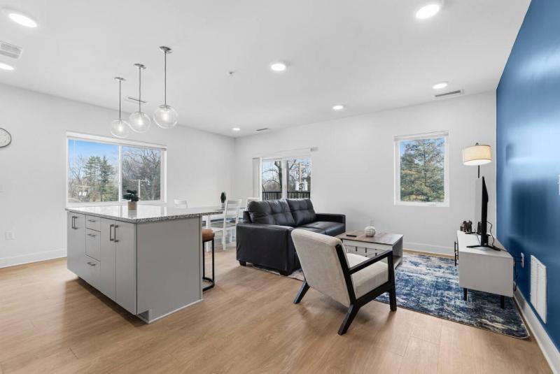 Unit 318 - image 15