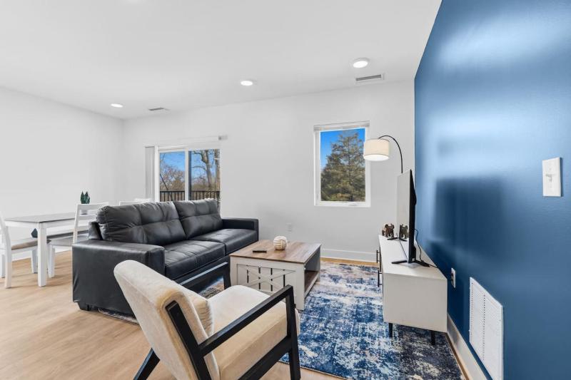 Unit 318 - image 14