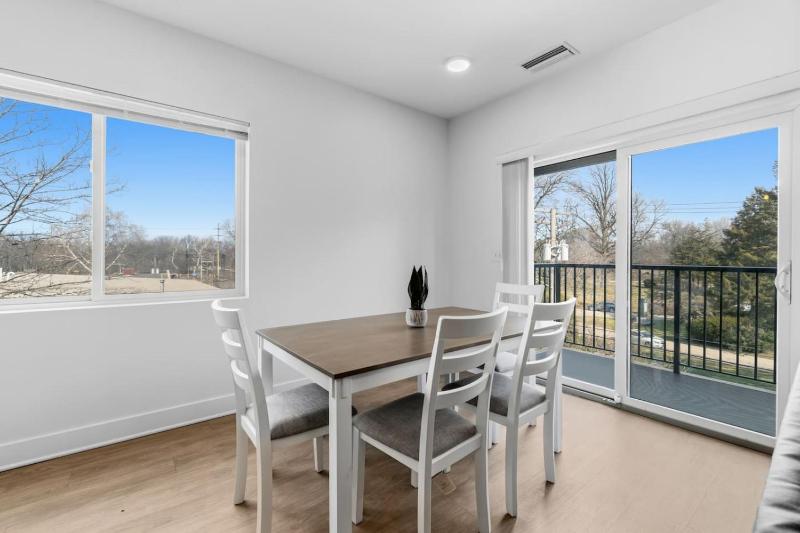 Unit 318 - image 18