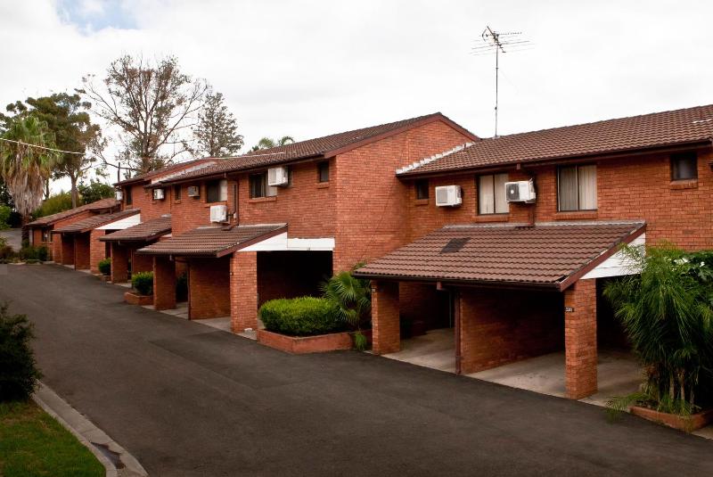 Two-Bedroom Townhouse image 3