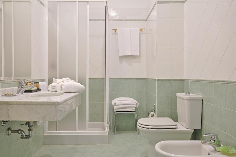 Quadruple Room image 3