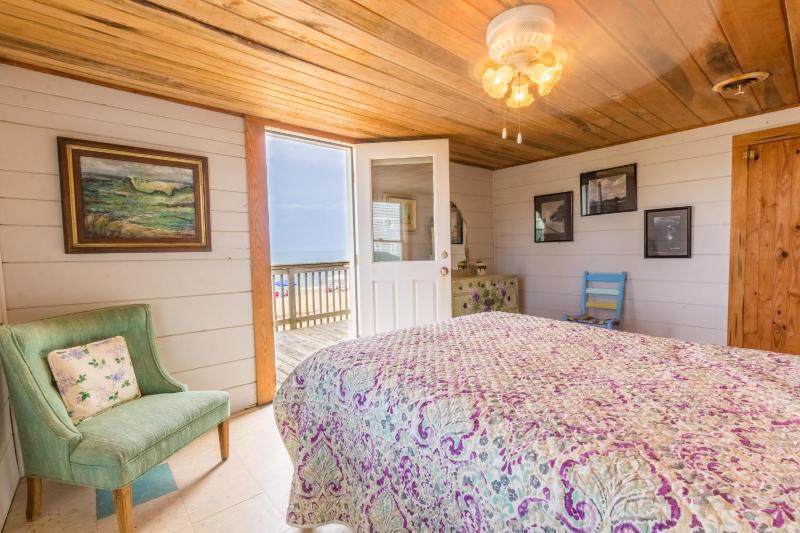 5452 - Sea Captain's Cottage - image 6