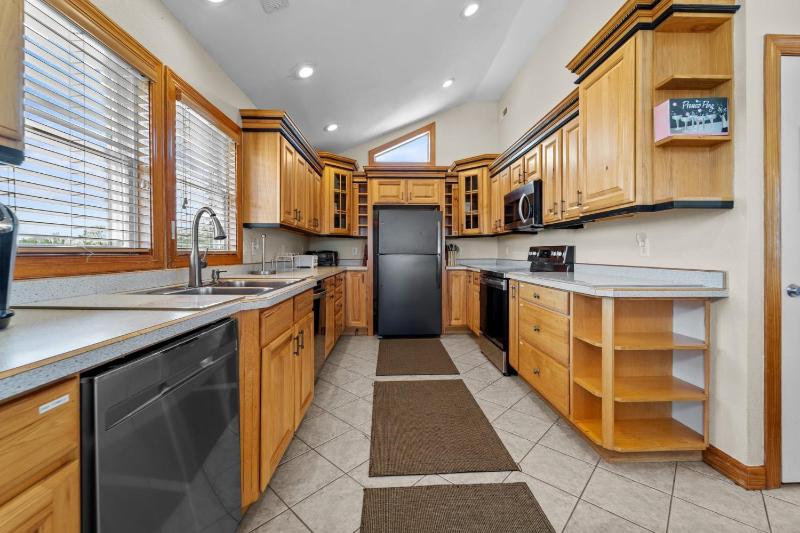 1398 - Decked Out - image 8