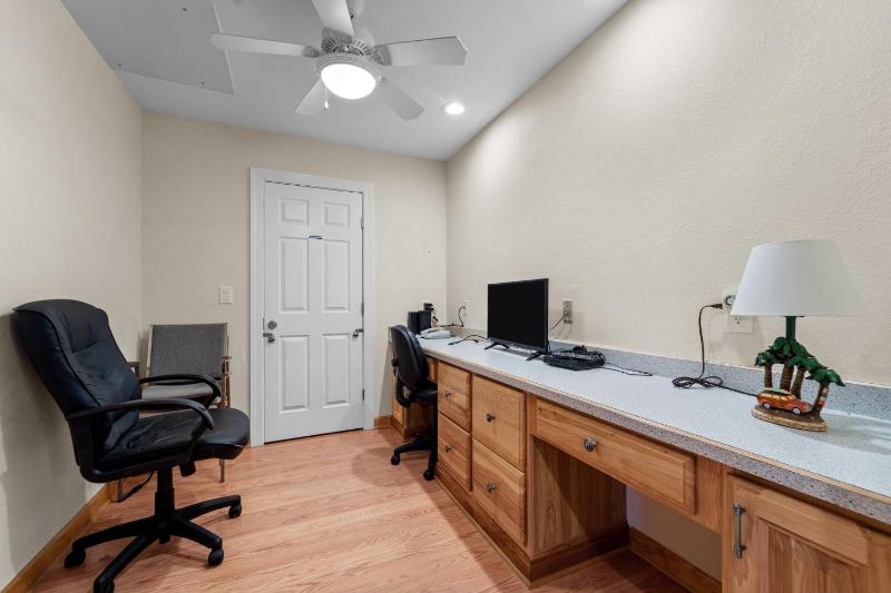 1398 - Decked Out - image 3