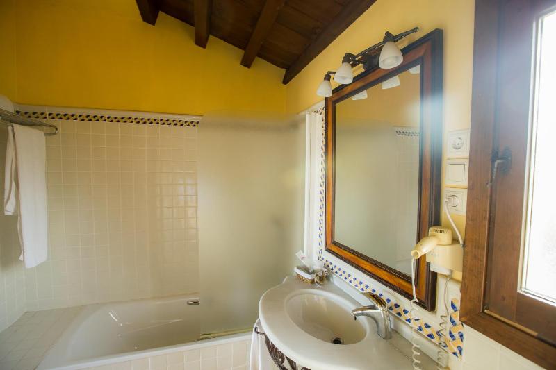 Double or Twin Room with Extra Bed (2 Adults + 1 Child) with terrace image 4