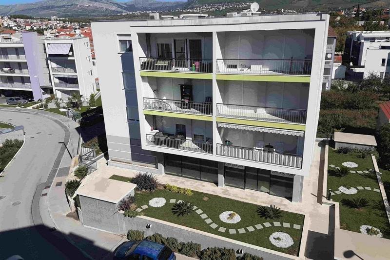 Apartments with parking space Podstrana Split - 25292 - image 1