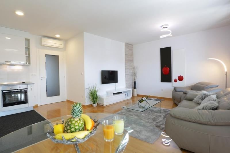 Apartments with parking space Podstrana Split - 25292 - image 3