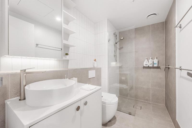 Modern Woden Stay Pool n Gym Parking Hospital - image 13