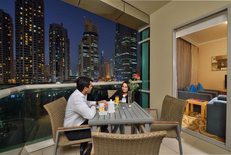 Deluxe One-Bedroom Lakeview Suite image 3