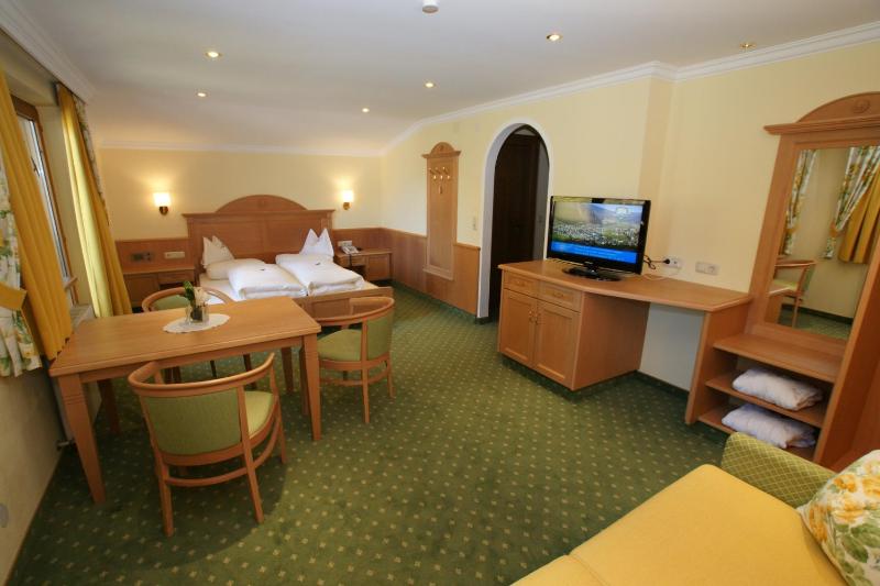 Junior Suite with Balcony image 3