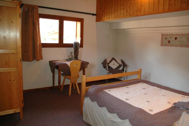 Three-Bedroom Apartment with Alcove image 3