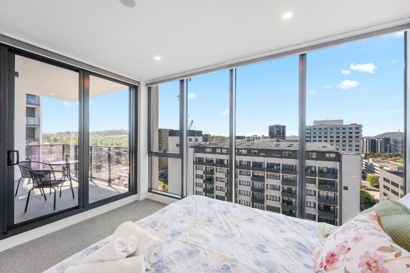 Woden Heaven Near Hospital n Westfield Parking - image 11