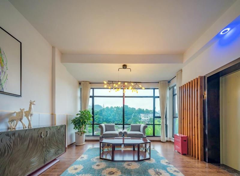 LeadingMen Riverview Hotel&Lift&Free Laundry &Book tickets &Downtown Location and Experienced tour guide service - image 25